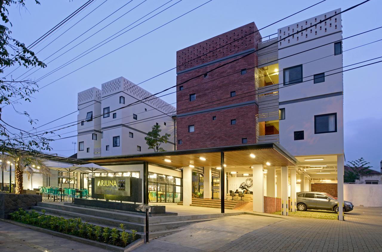 Arjuna Hotel Batu City Экстерьер фото