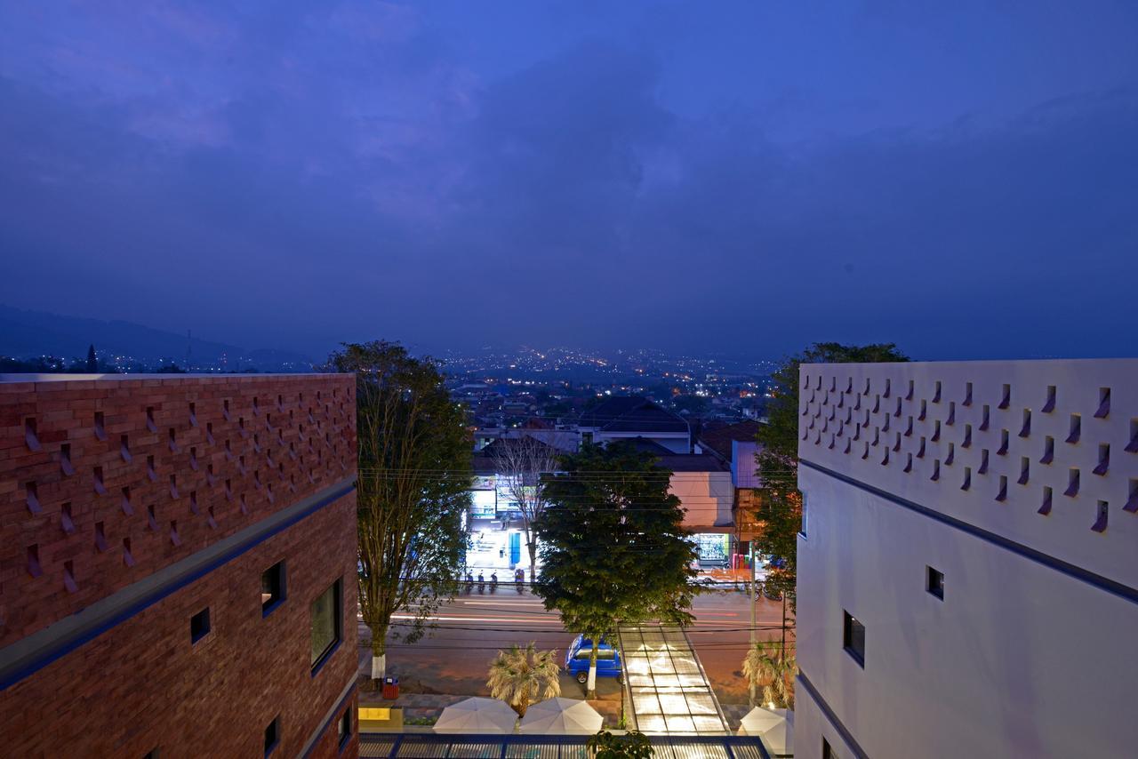 Arjuna Hotel Batu City Экстерьер фото
